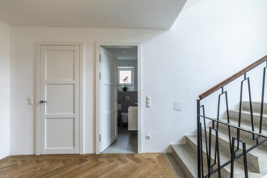 Historisierend und doch modern: Türen in einer Wiener Villa betonen den Charakter des Hauses