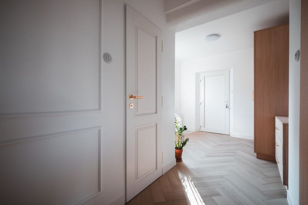 Schön wie eh und je: Kassettentüren setzen neue Akzente im alten Stil