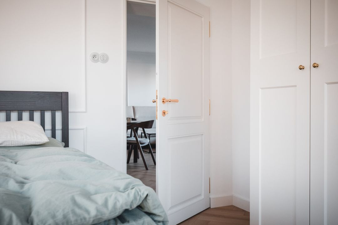 Schlafzimmeransicht – Vollkassettentür in Weiß