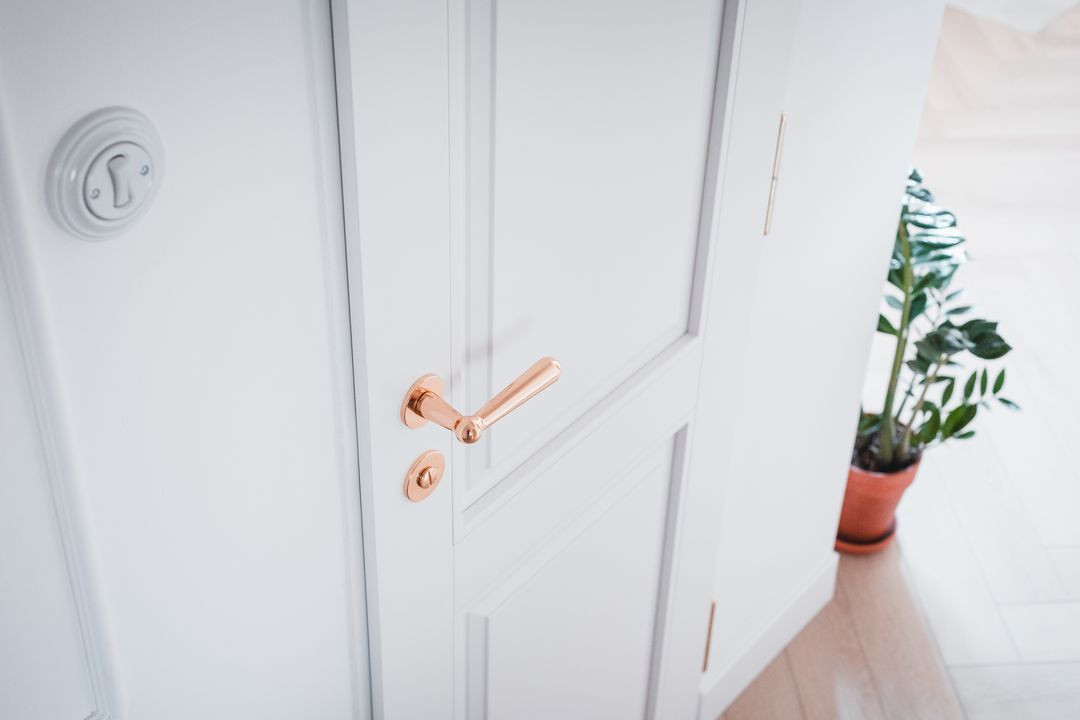 Türgriff und Glasausschnitt